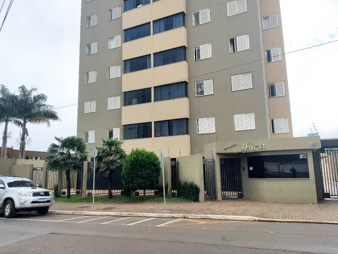 #348 - Apartamento para Venda em Arapongas - PR