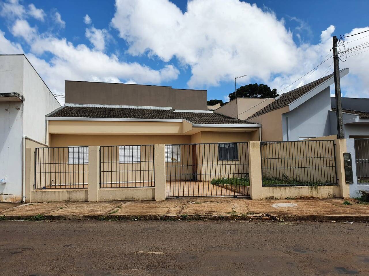 #832 - Casa para Venda em Arapongas - PR