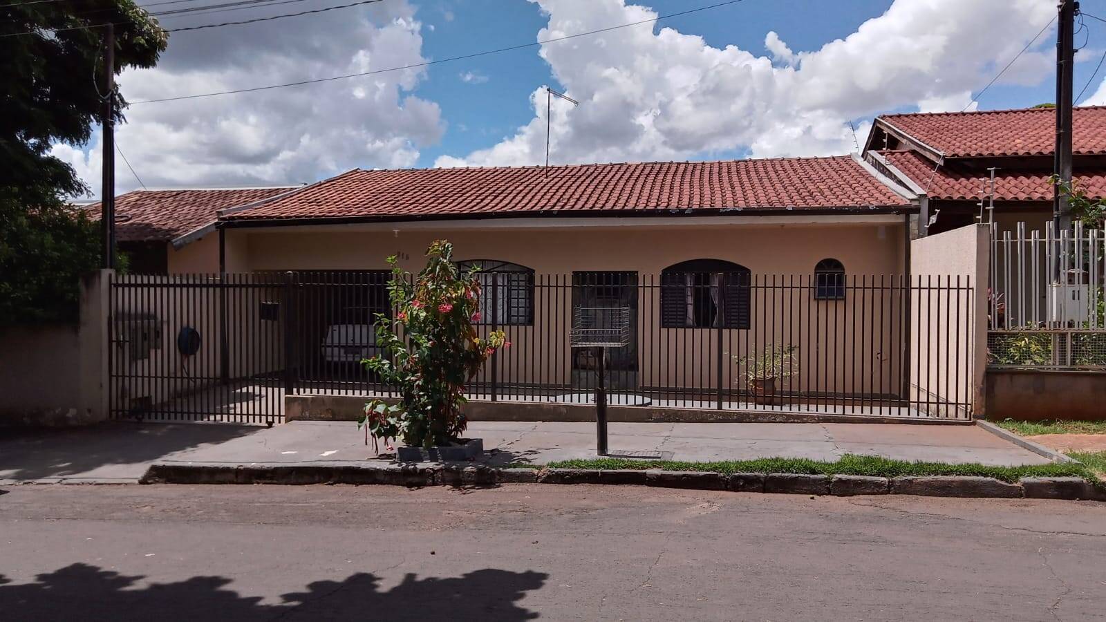 #860 - Casa para Venda em Arapongas - PR
