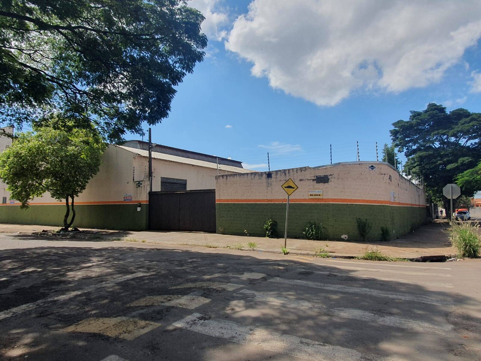 #1038 - Barracão para Locação em Arapongas - PR