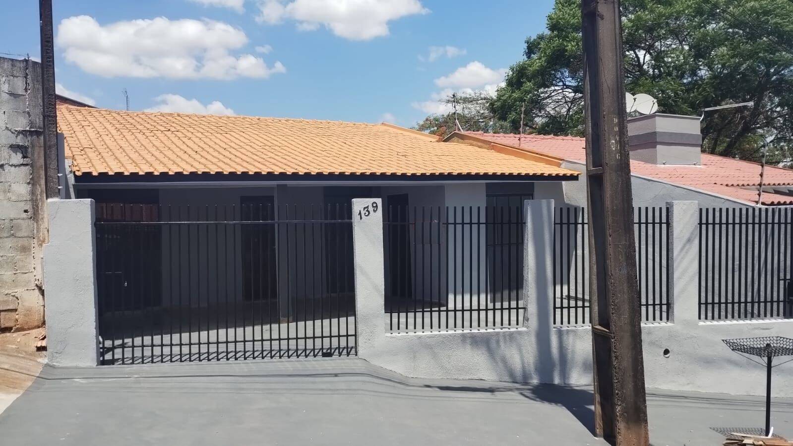 #1242 - Casa para Venda em Arapongas - PR