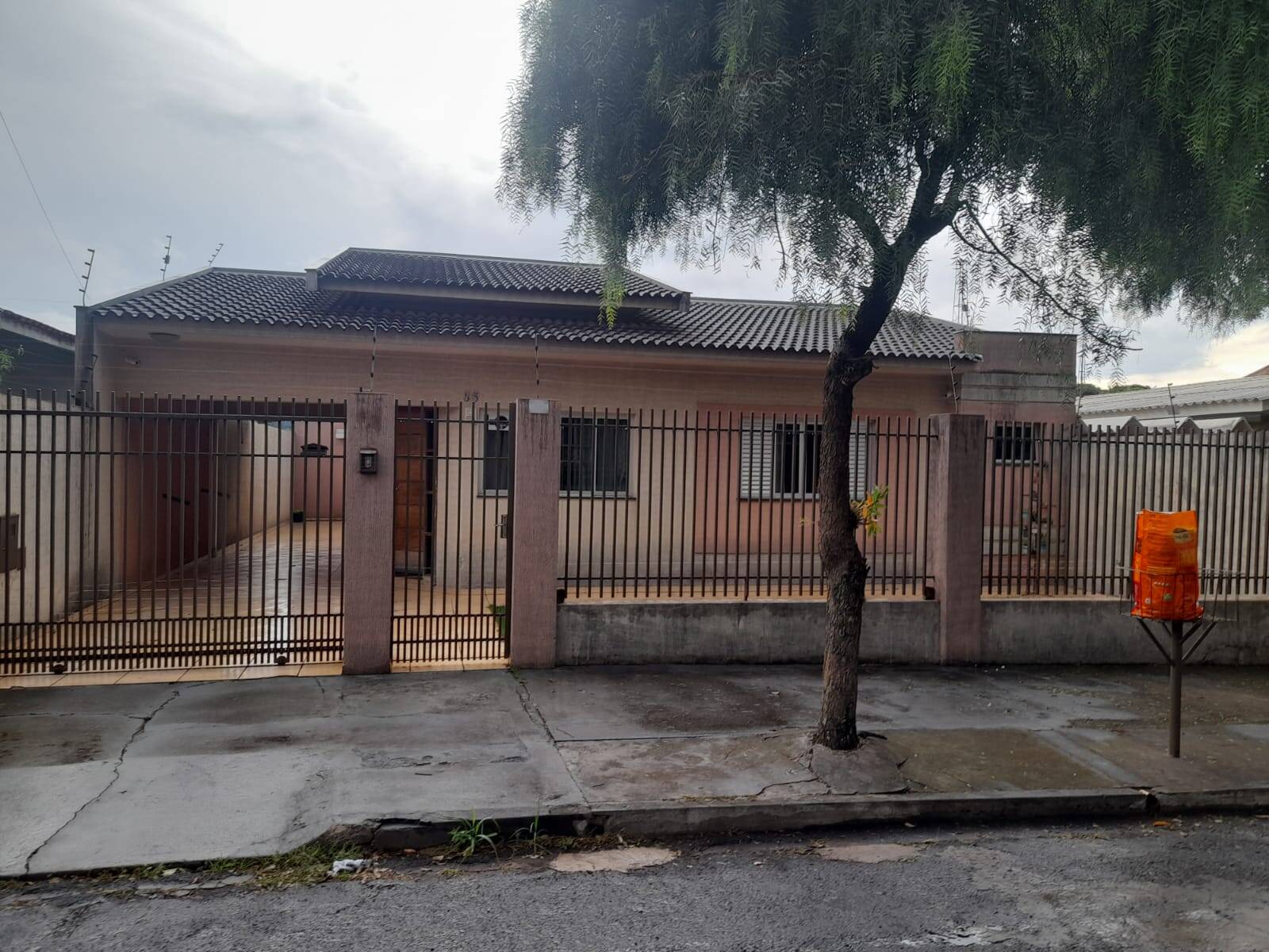 #1334 - Casa para Venda em Arapongas - PR