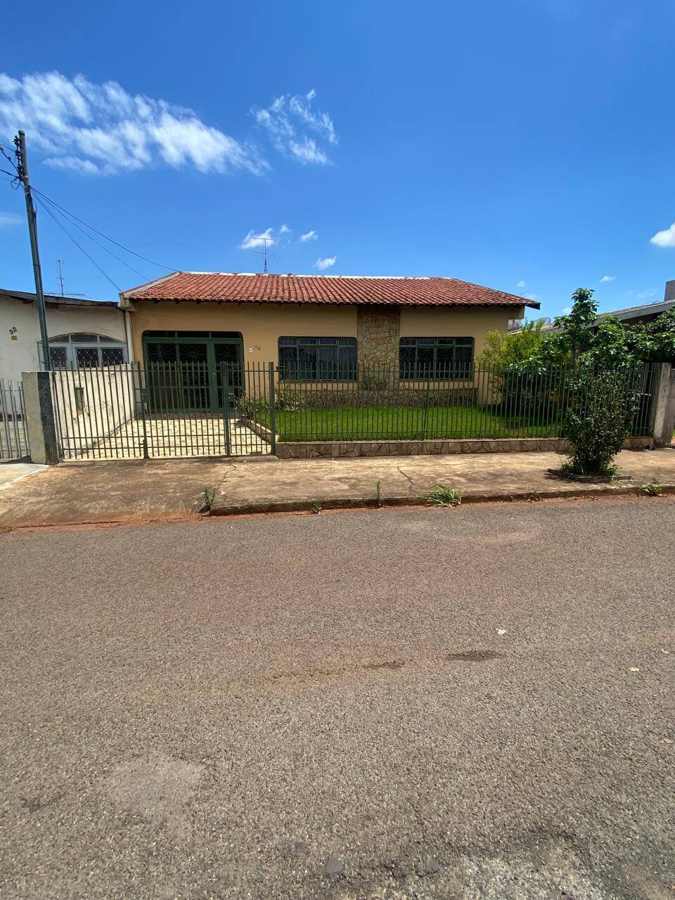 #1608 - Casa para Venda em Arapongas - PR