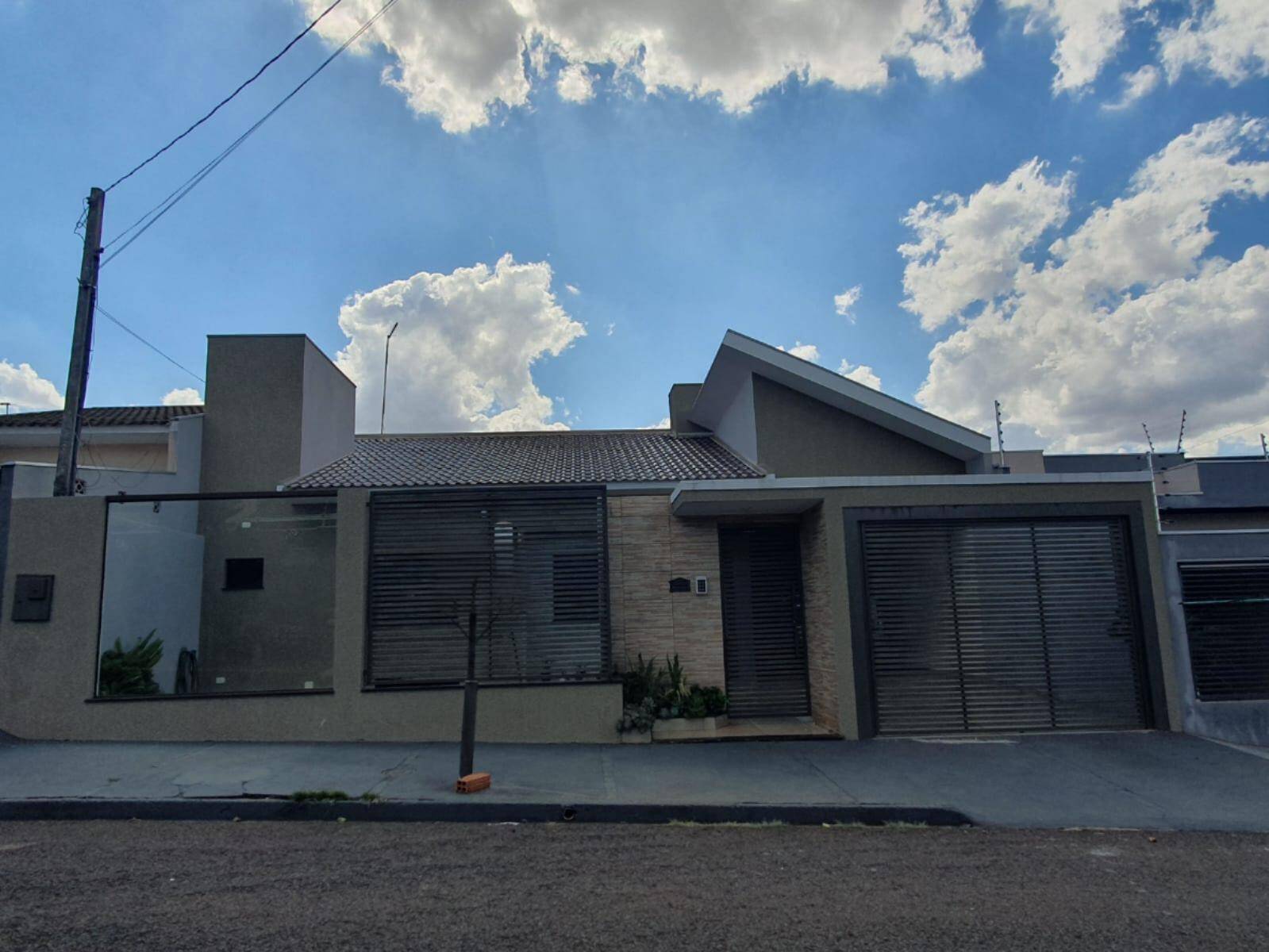 #1663 - Casa para Venda em Arapongas - PR