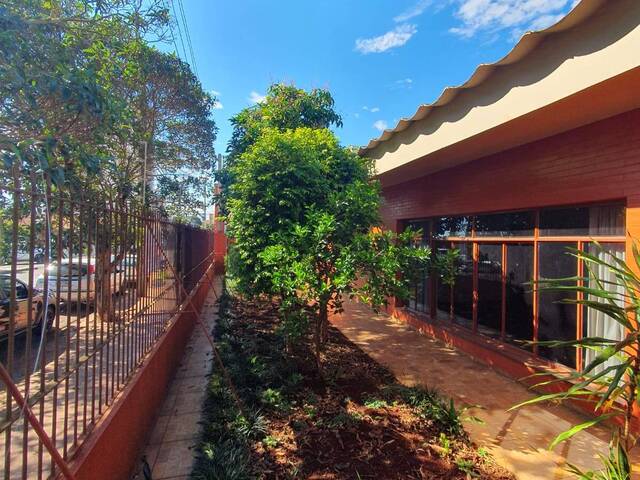 #1547 - Ponto Comercial para Locação em Arapongas - PR