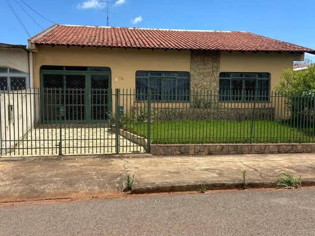 #1608 - Casa para Venda em Arapongas - PR