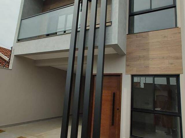 #1607 - Casa para Venda em Arapongas - PR